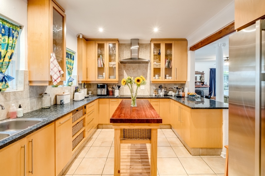 6 Bedroom Property for Sale in Pinelands Western Cape